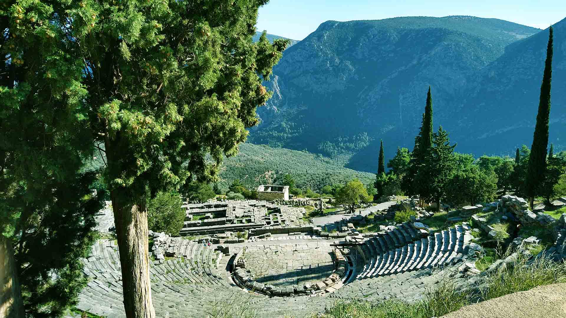 Encounter the theatre in Delphi with a dutch speaking or german speaking guide
